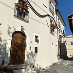 Visione Via Peltuino 19 *