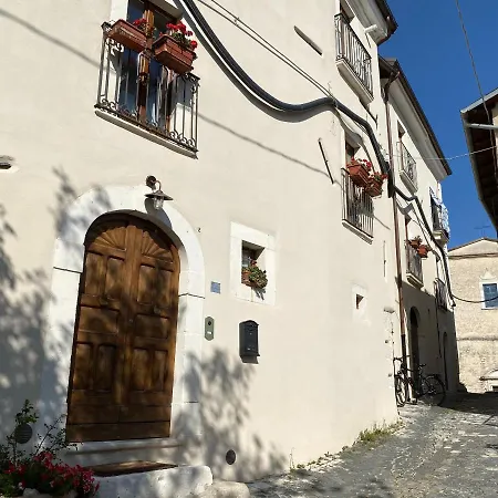 Visione Via Peltuino 19 *