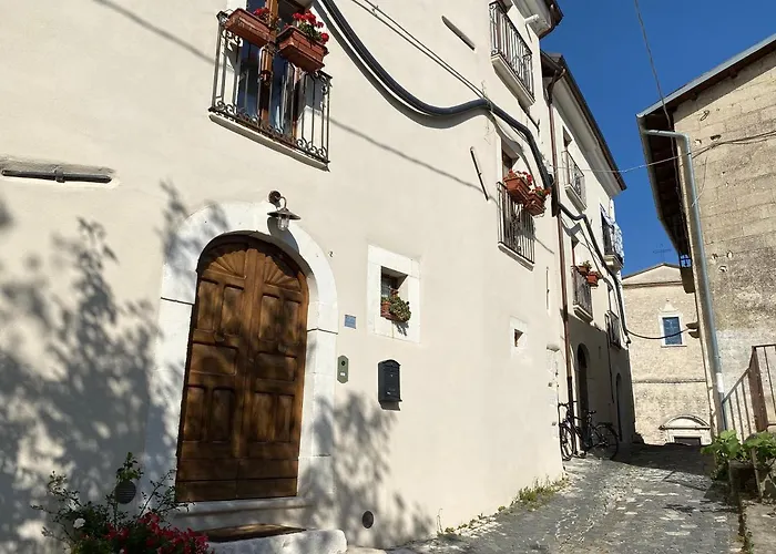 Visione Via Peltuino 19 *